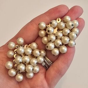 Vintage 1960s Pearl Cluster Clip On Earrings